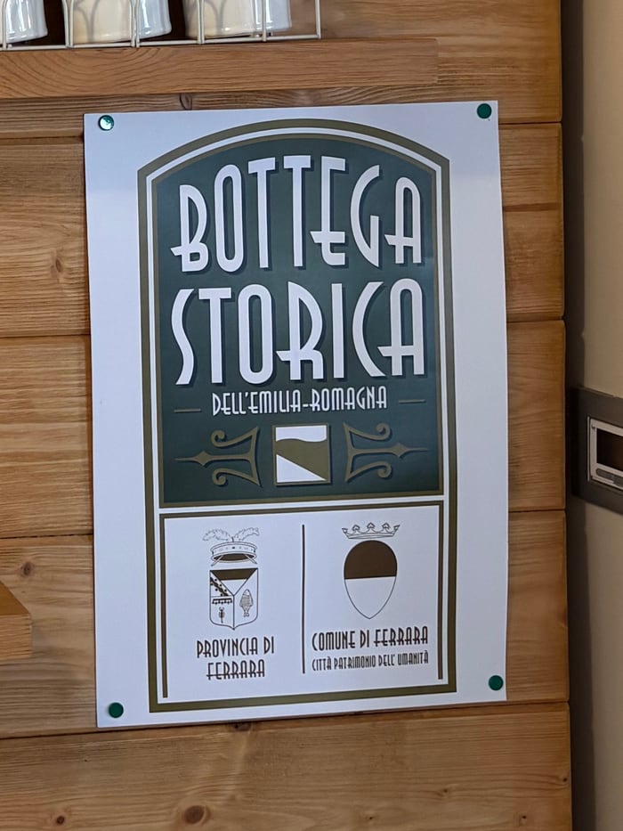 Estebar Ferrara - riconosciuto Bottega Storica, selezione vini e champagne